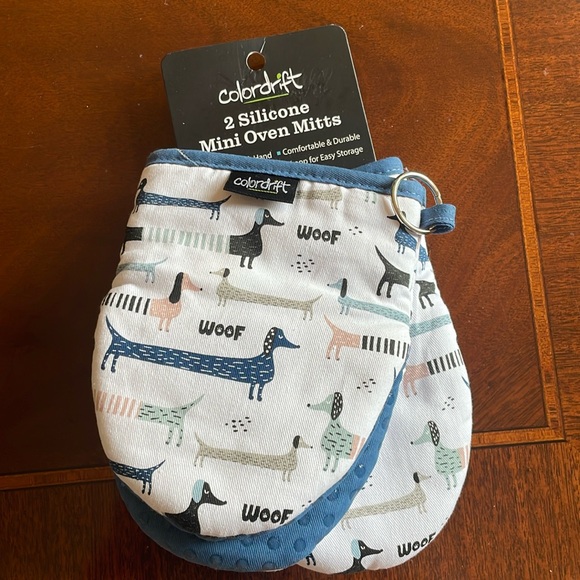 Colorsrift Other - Dachshund themed set of two dachshund themed silicone mini ov…